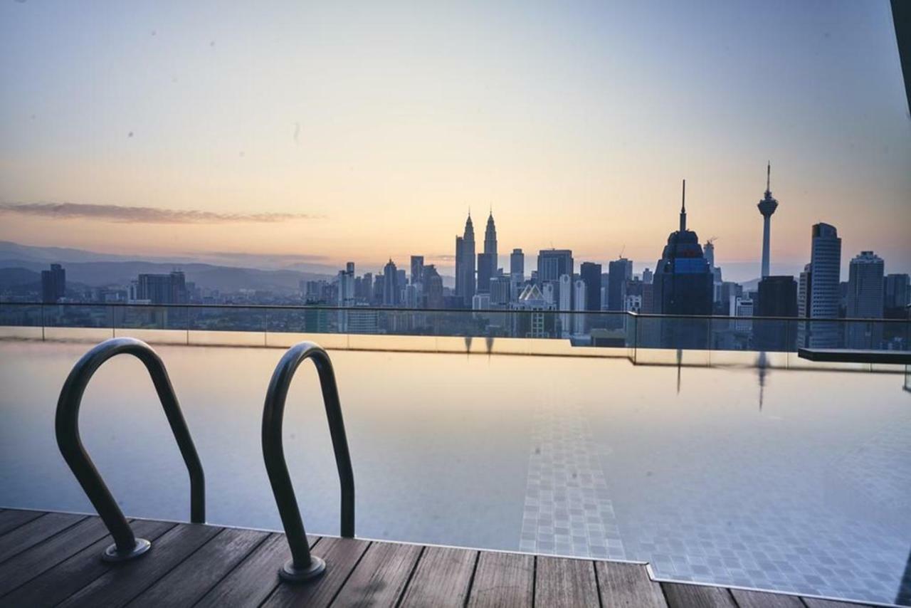 Klcc Inifinity Pool - The Regalia Residences & Suites By Kl Minsu Куала-Лумпур Экстерьер фото