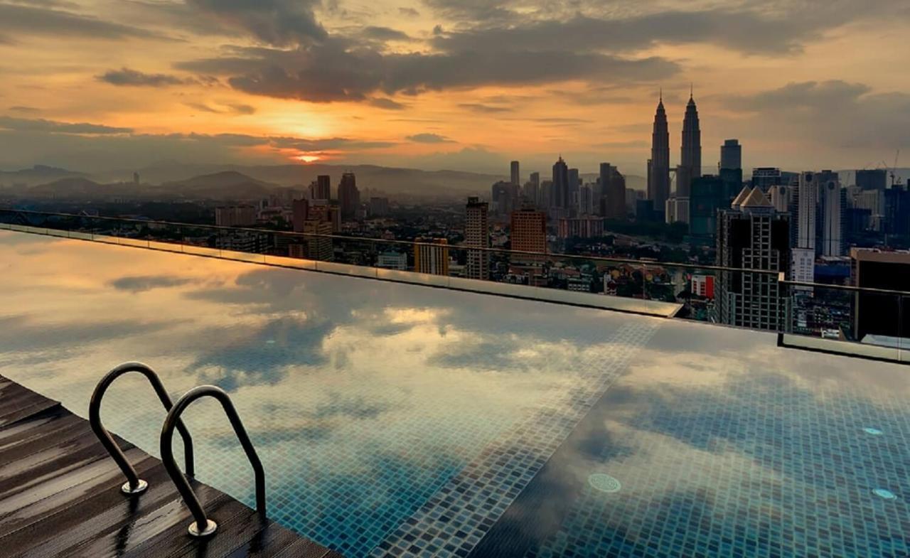 Klcc Inifinity Pool - The Regalia Residences & Suites By Kl Minsu Куала-Лумпур Экстерьер фото